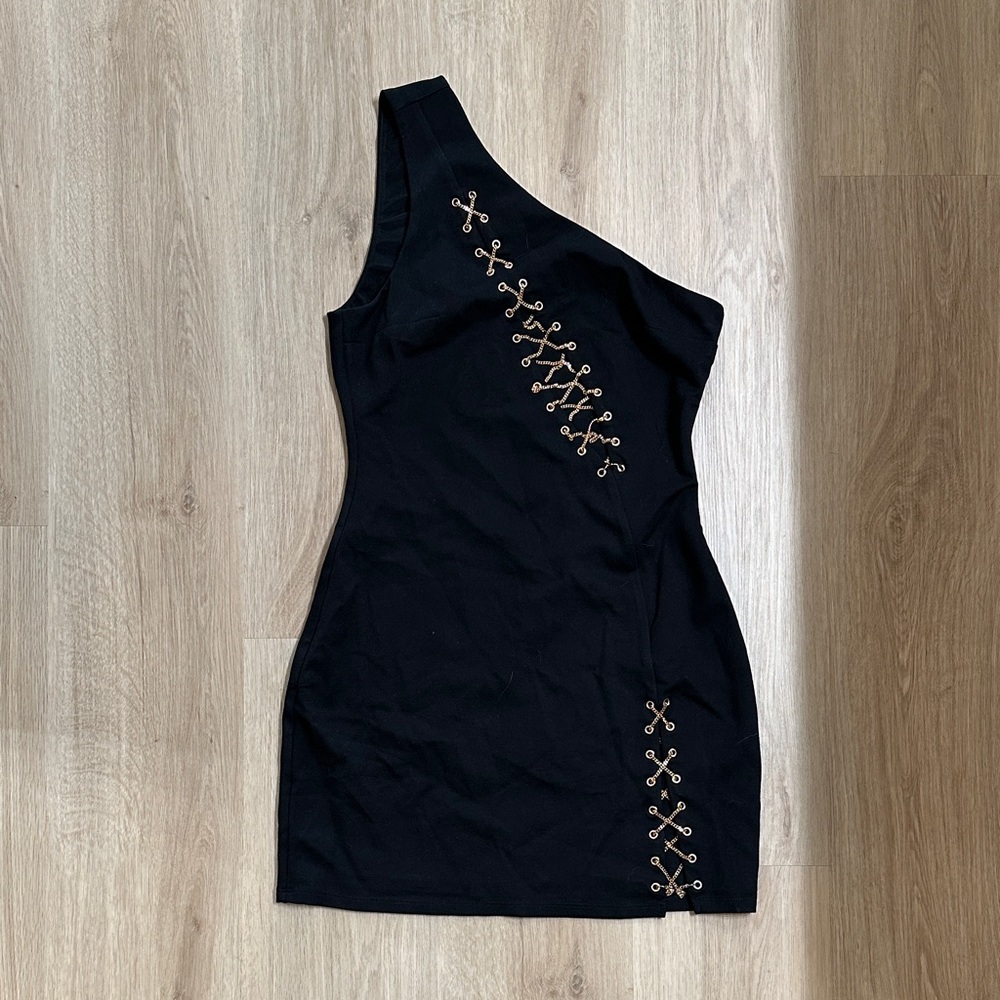 h:ours Black One-Shoulder Dress with Gold Detailing
